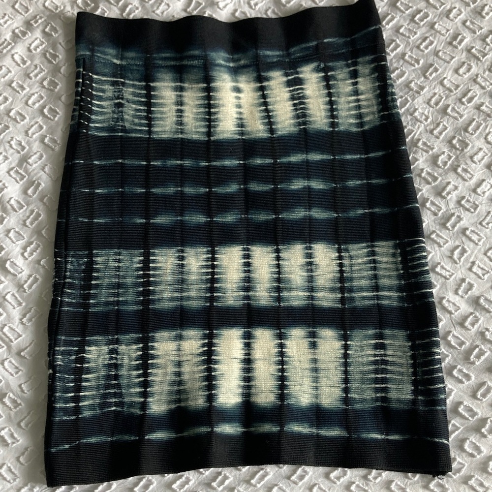BCBGMaxAzria Black and Cream Pencil Skirt